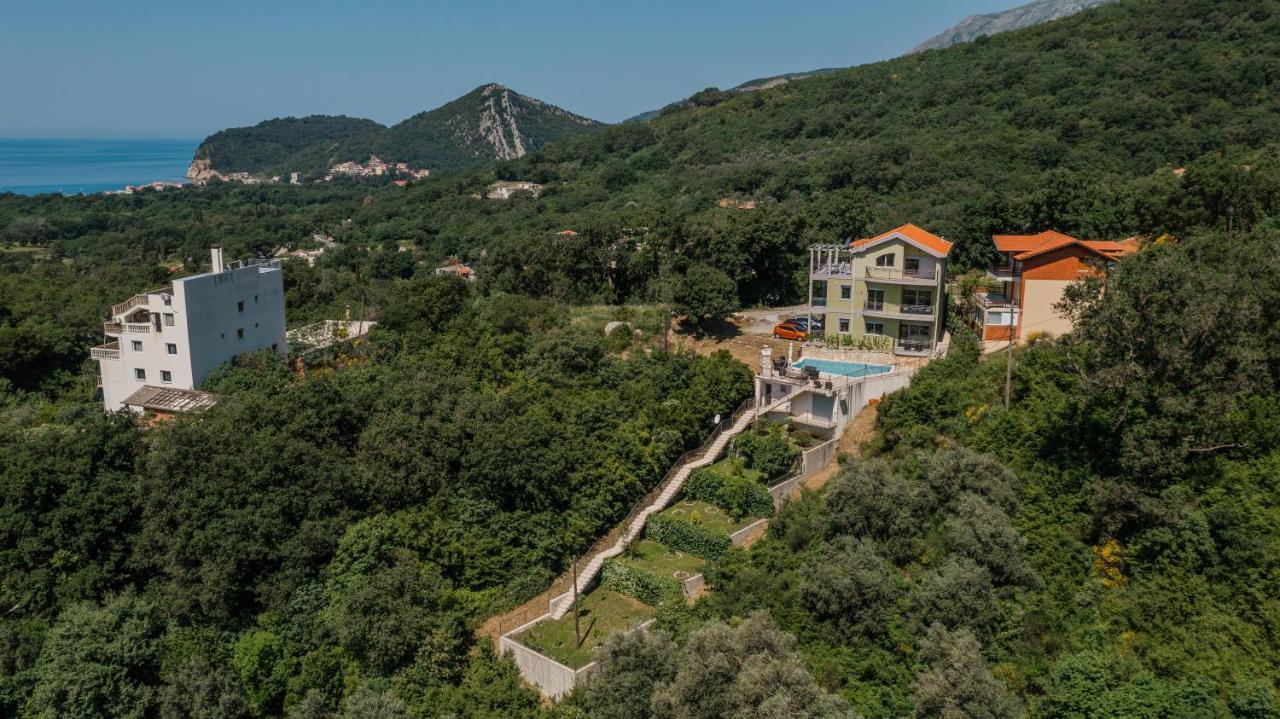 Montenegrina Petrovac